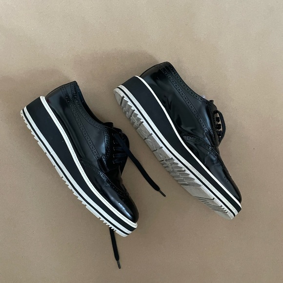 Prada Black Oxford Shoes - Picture 2 of 8